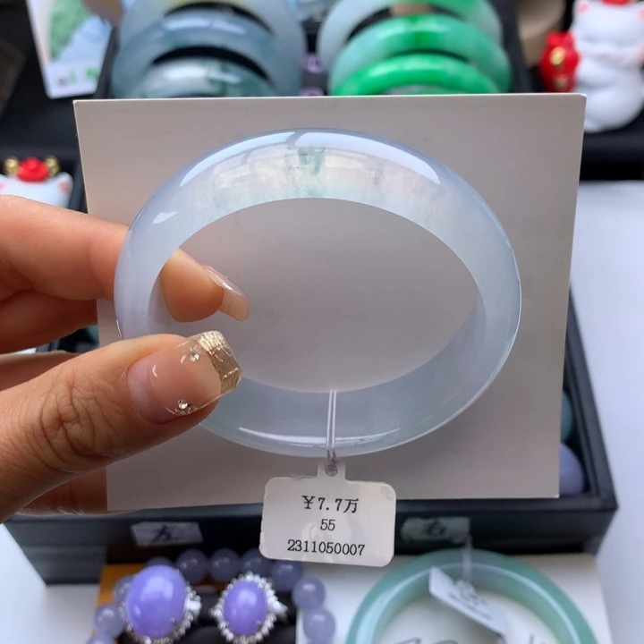 翡翠手镯未镶嵌冰飘花正圈