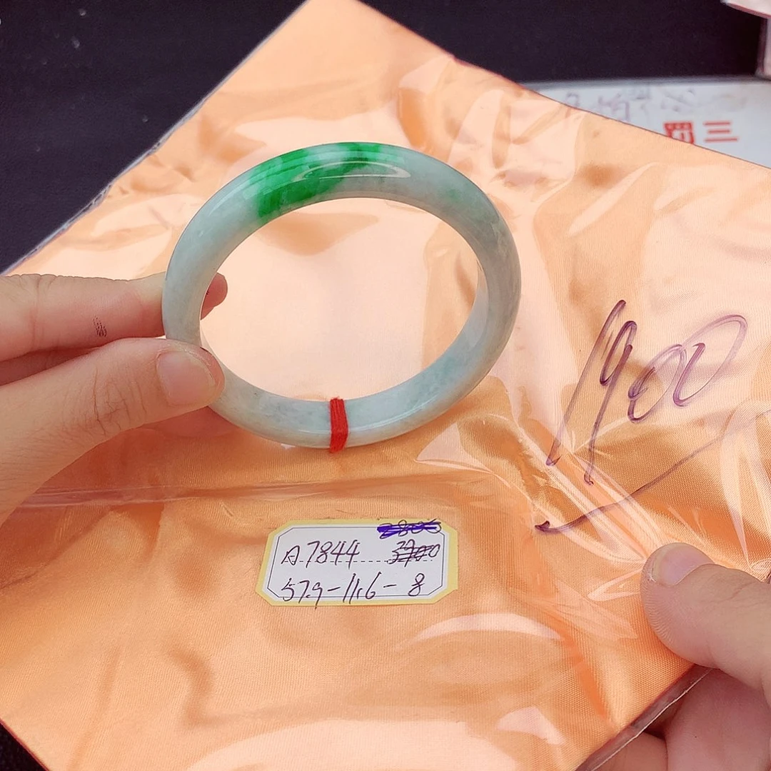 翡翠手镯未镶嵌翡翠