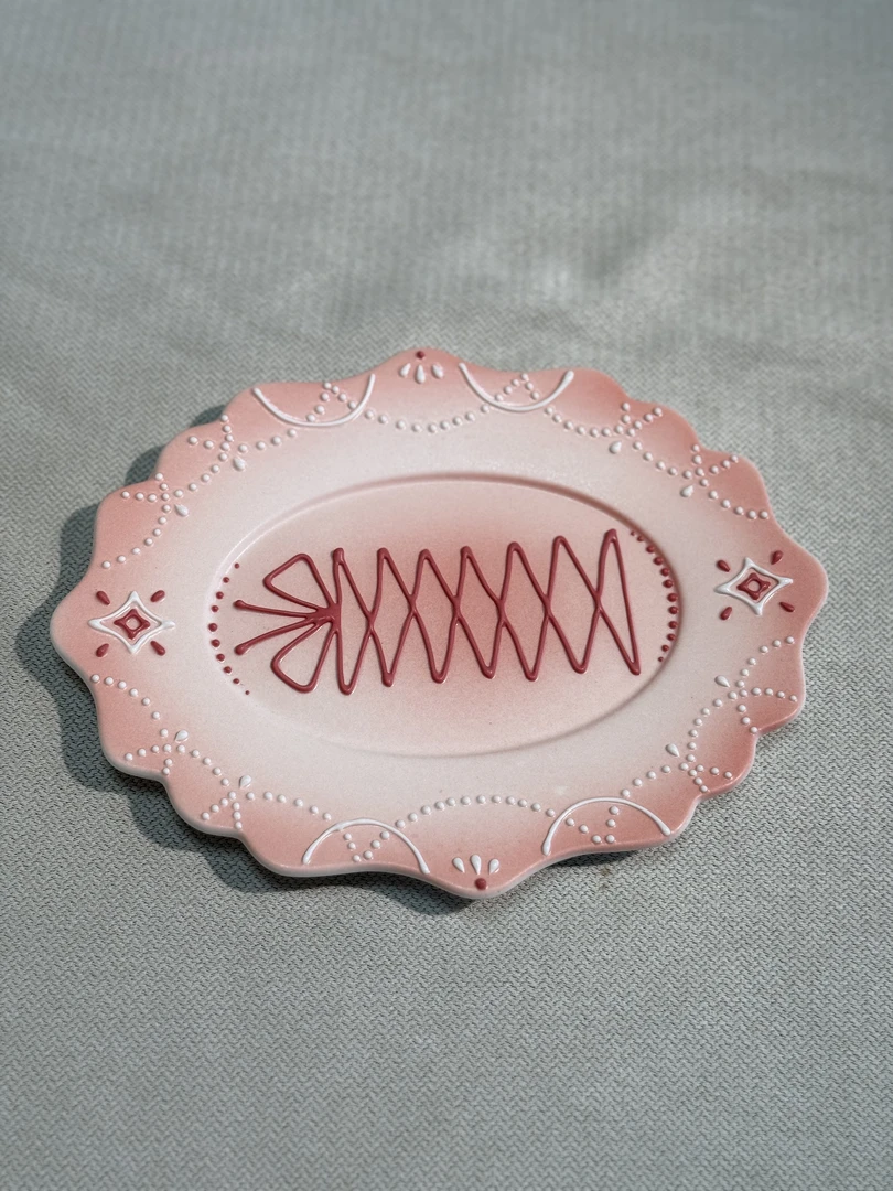 红线花边盘粉红渐变