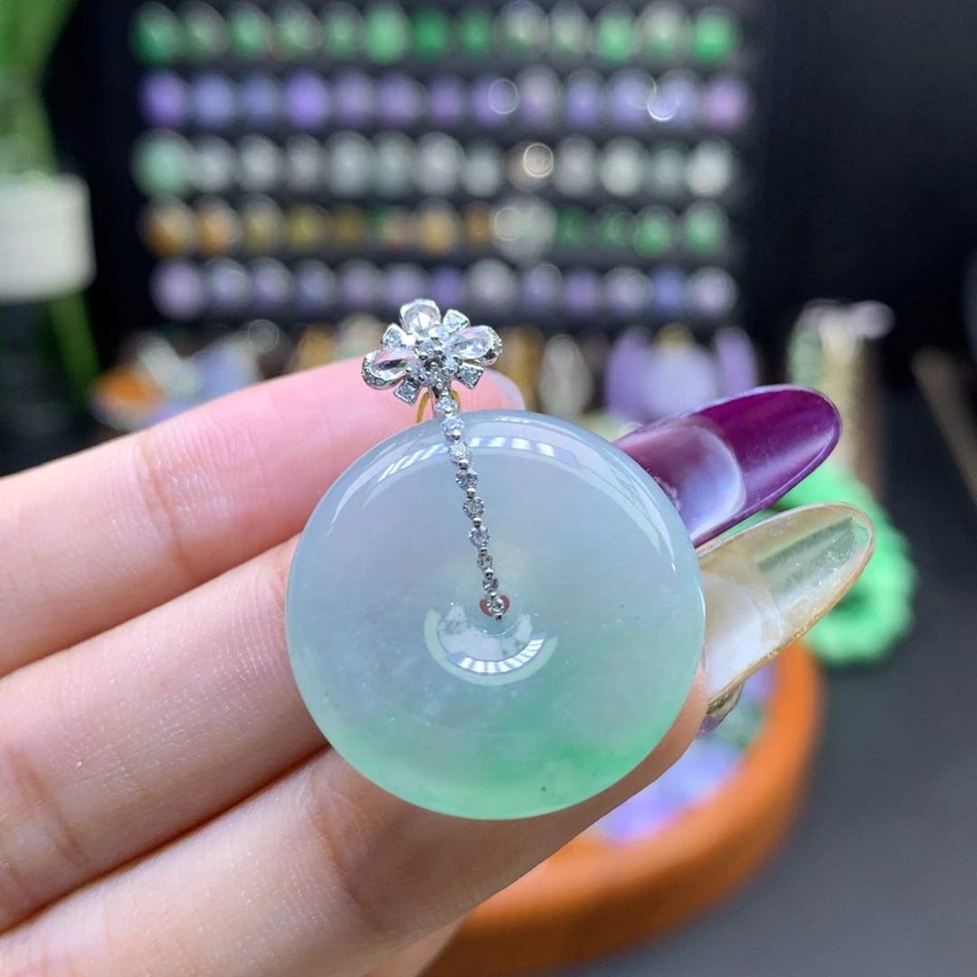 翡翠18K金镶嵌颈饰