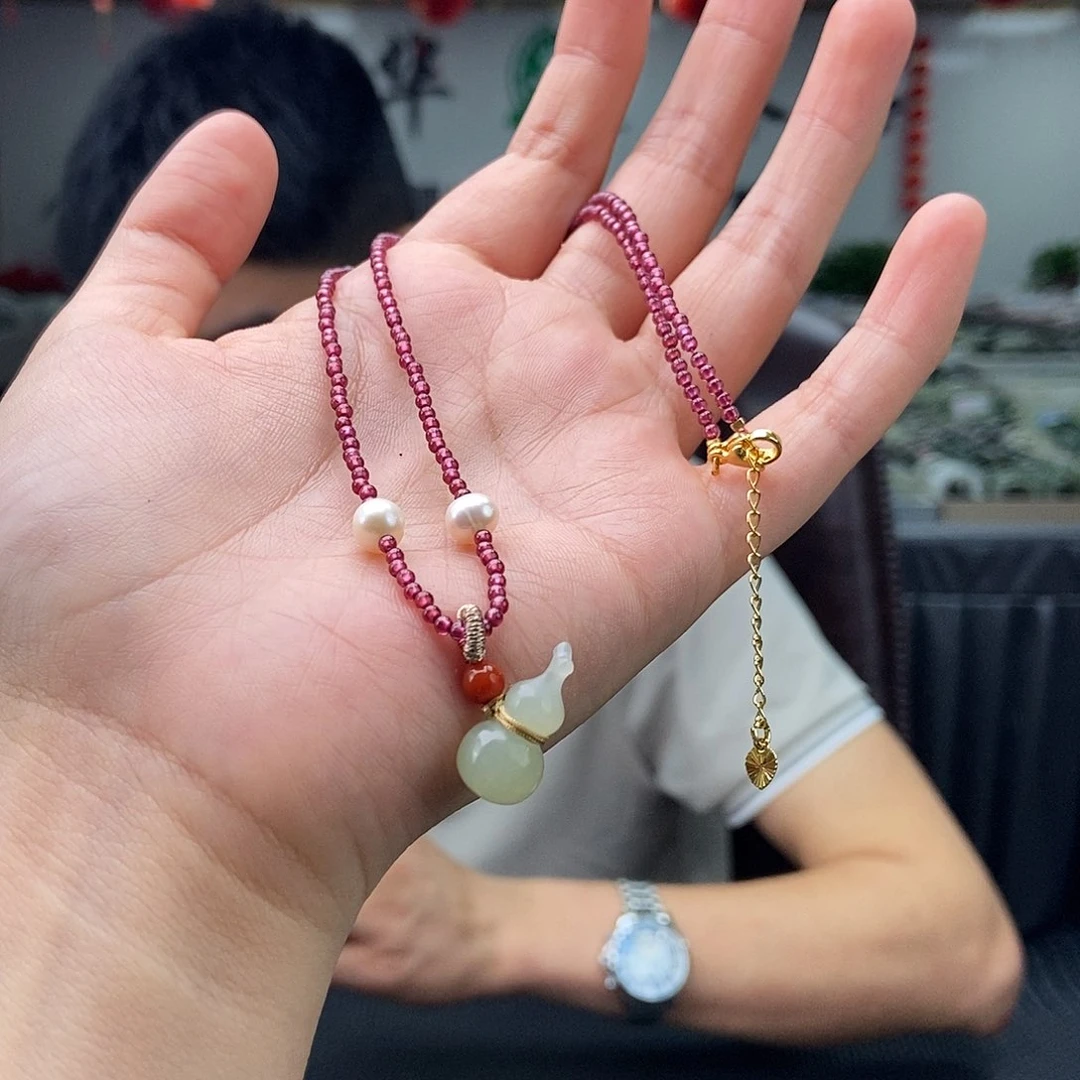 和田玉未镶嵌颈饰颜色多样性发拍一发一