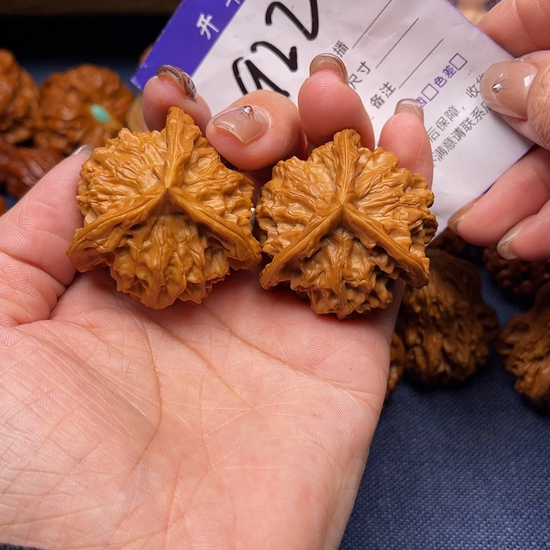 文玩核桃吊坠盘山三棱42