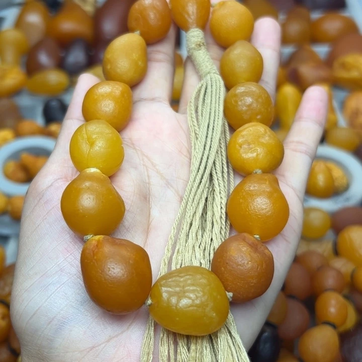 琥珀未镶嵌颈饰天然蜜蜡
