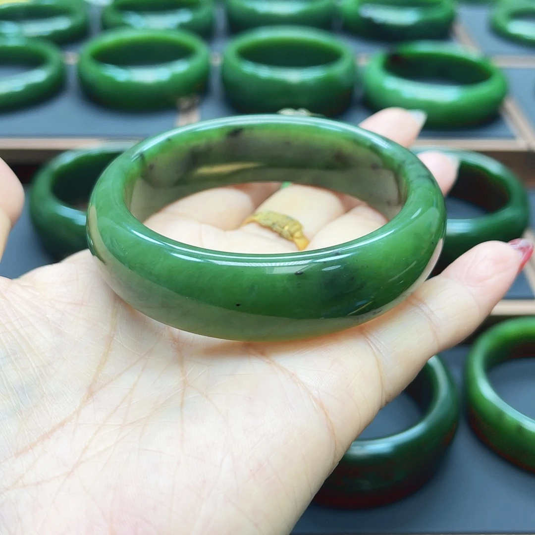 和田玉（碧玉）未镶嵌手镯