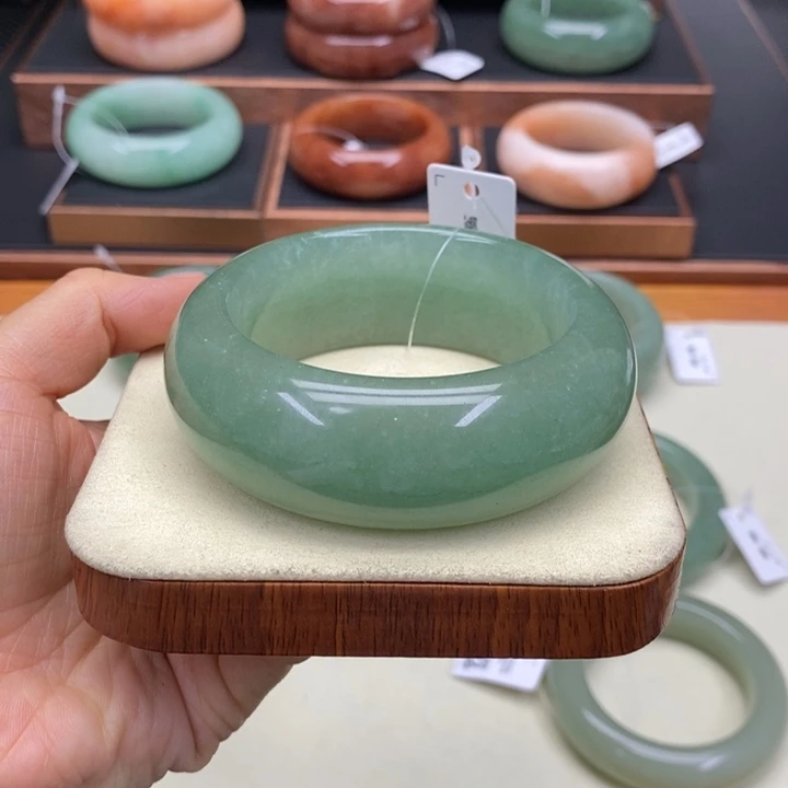 未镶嵌手镯石英质玉