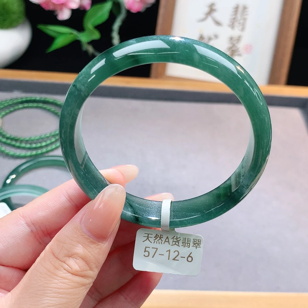 未镶嵌手镯（圆镯）翡翠