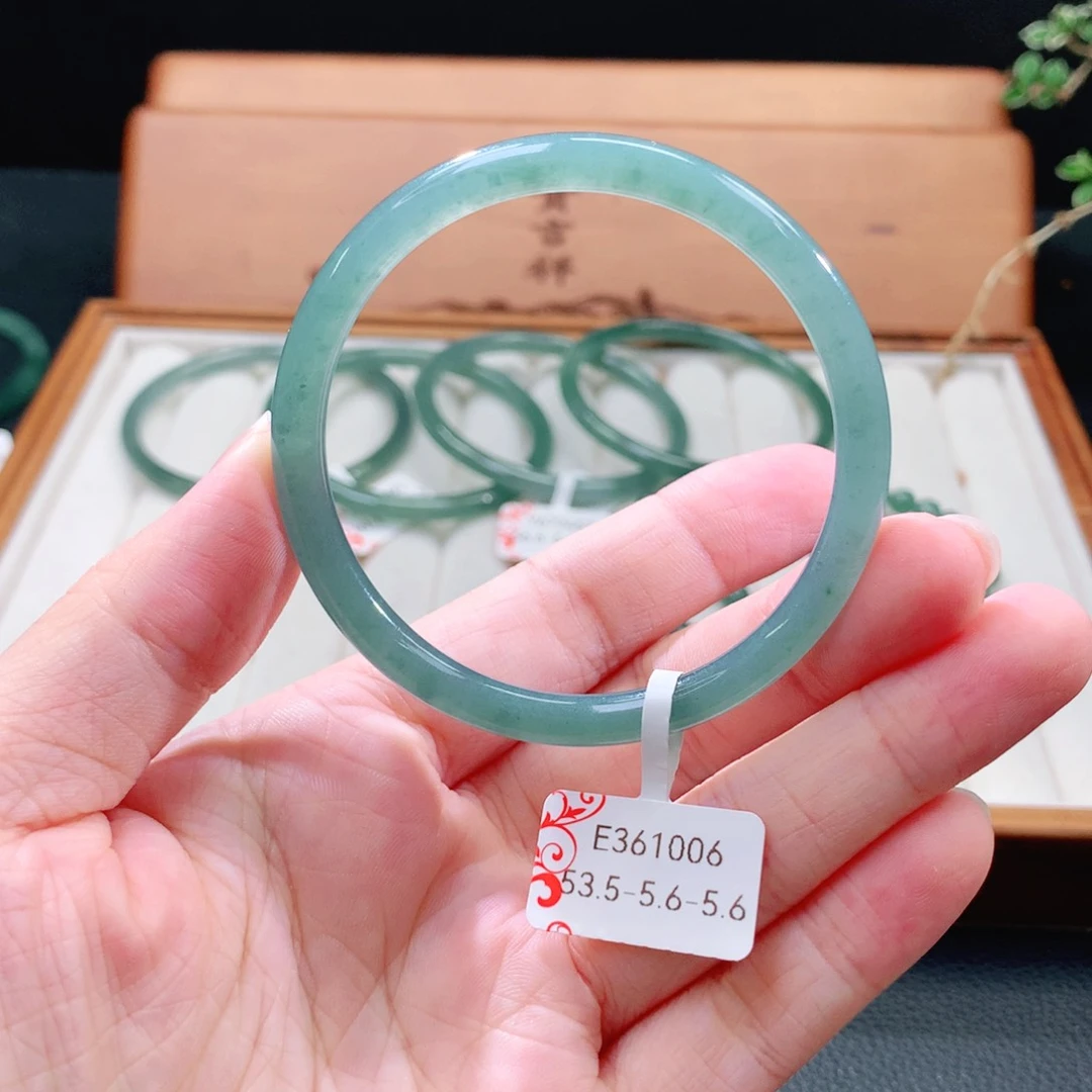 翡翠手镯（圆镯）未镶嵌