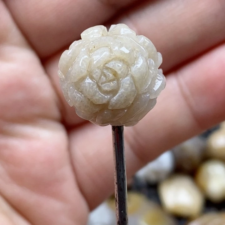 颈饰未镶嵌硅化珊瑚（珊瑚玉）