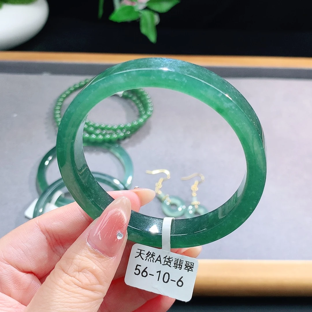 未镶嵌手镯（圆镯）翡翠
