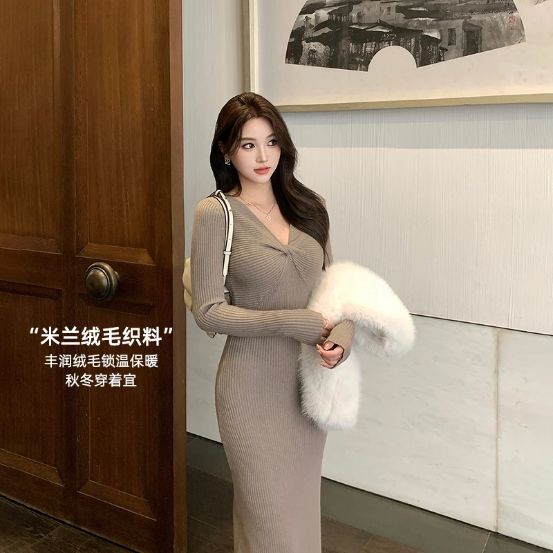 林关关【撩人风姿】V领性感修身女秋包臀裙扭结针织修身包臀连衣裙