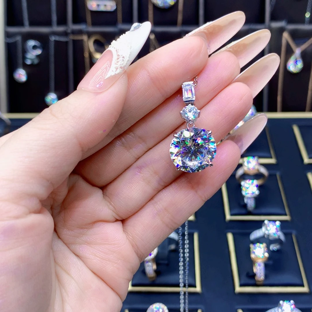 18K金镶嵌合成碳硅石（莫桑石）吊坠(不含链)张*3