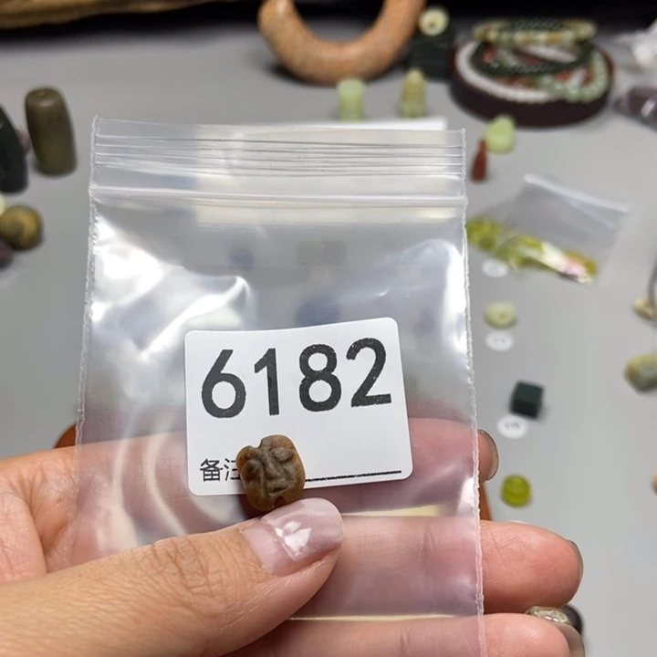 辣***辣蛇纹石玉未镶嵌项链