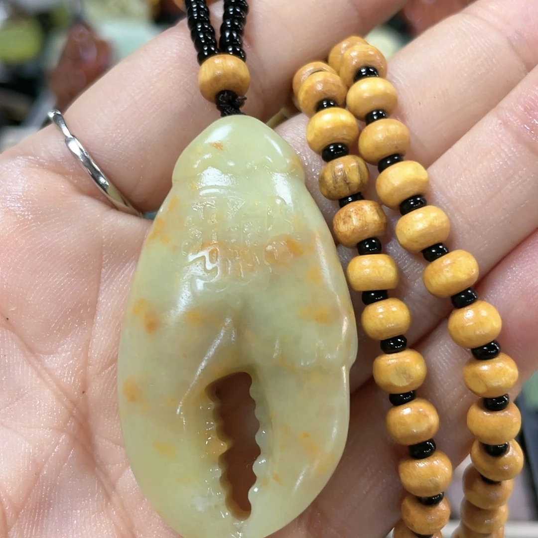 蛇纹石玉颈饰合金