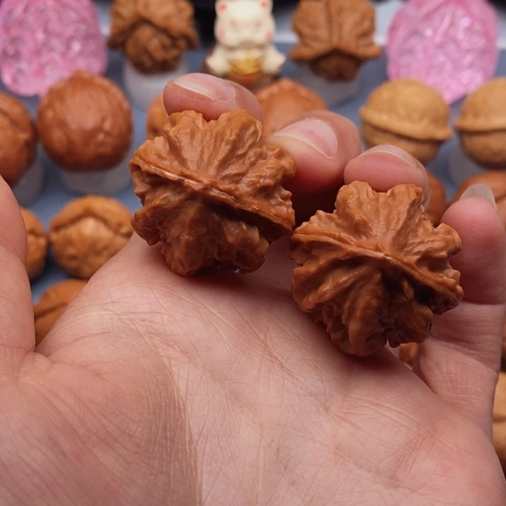 文玩核桃把件赤焰龙脊