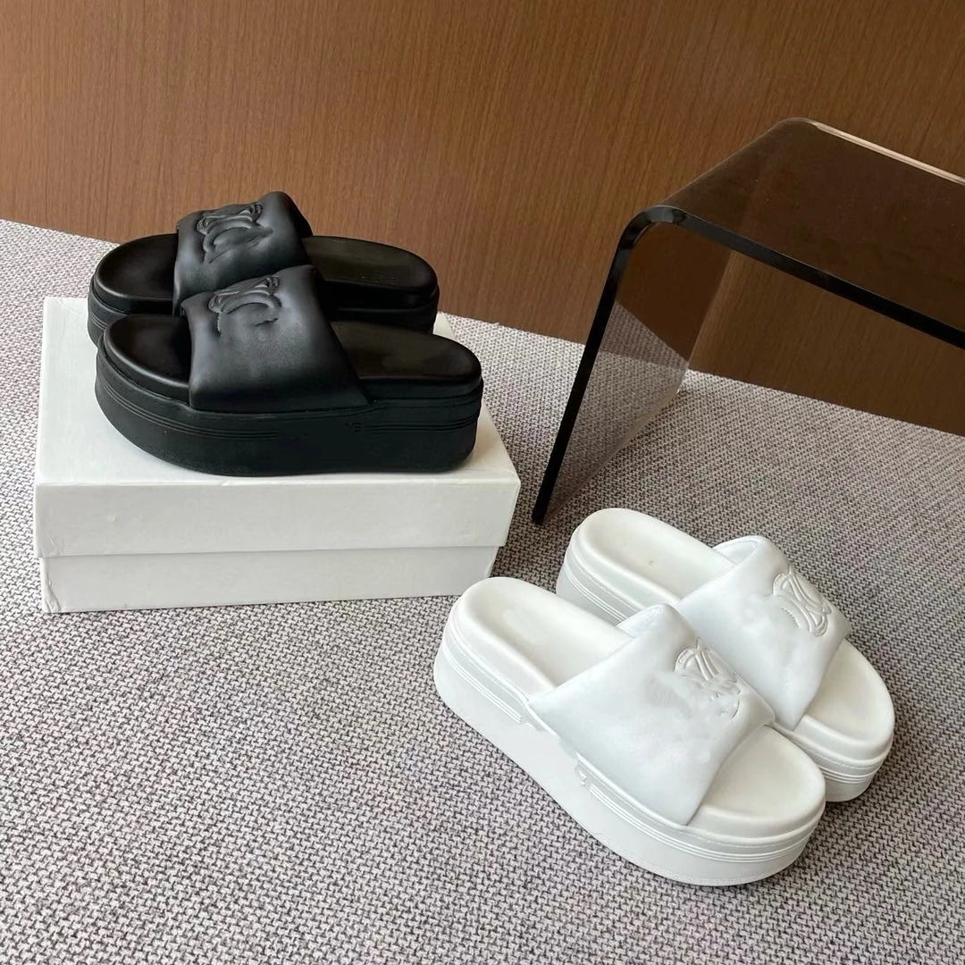 2025夏新厚底羊皮一字拖鞋女时尚皮纹款凯旋门增高休闲度假松糕鞋