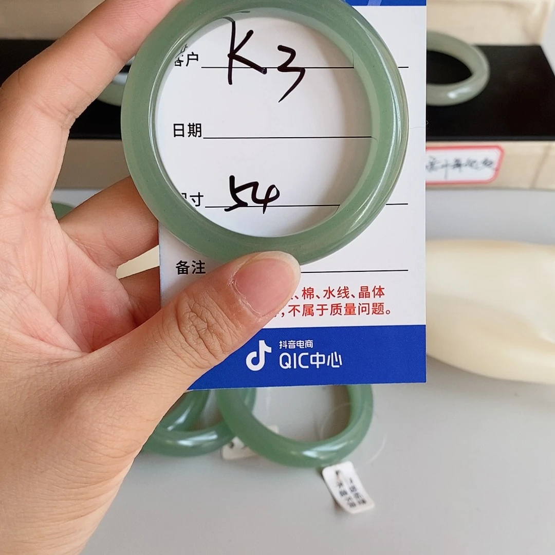 ****金石英质玉手镯未镶嵌