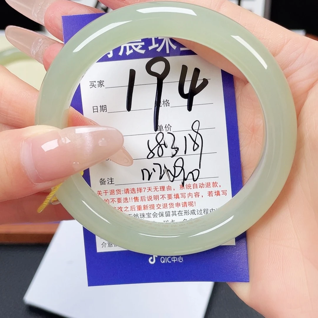 无****和田玉手镯未镶嵌