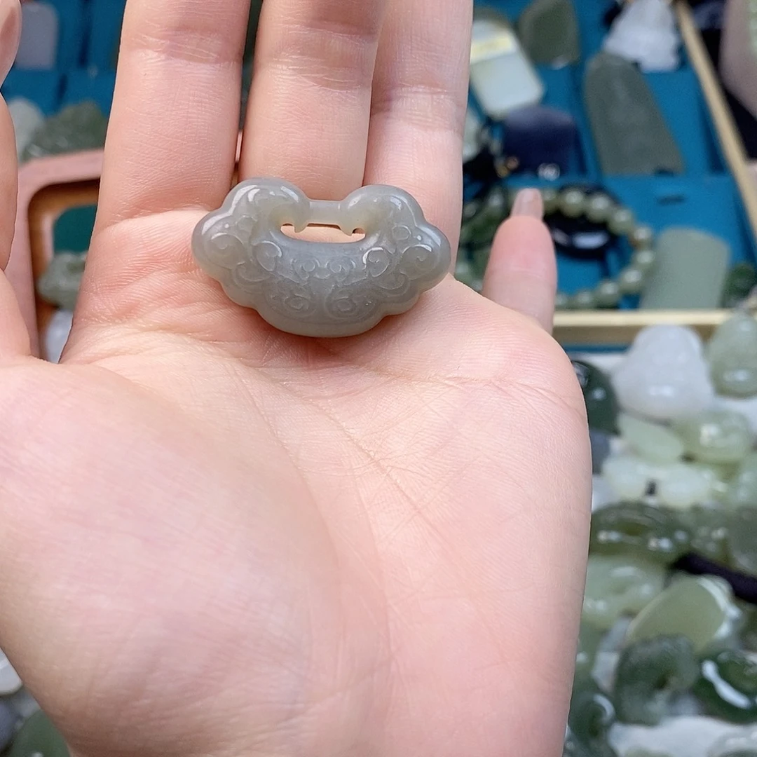 马***姐和田玉未镶嵌颈饰祥云锁0304