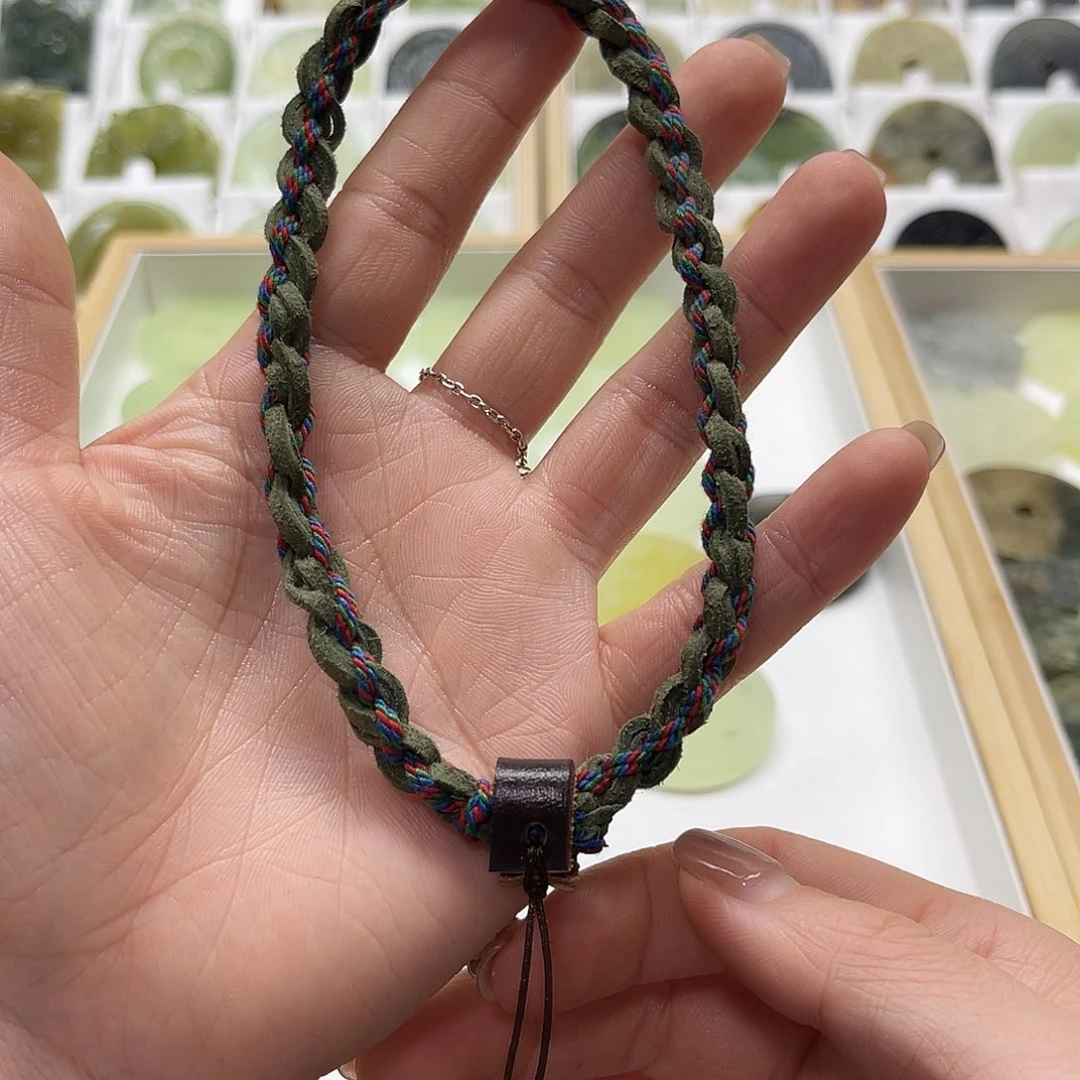 蛇纹石玉未镶嵌颈饰渊**7