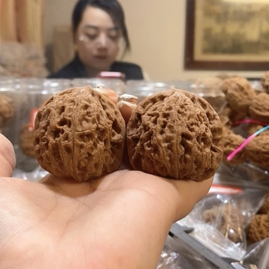文玩核桃吊坠42水龙纹有修