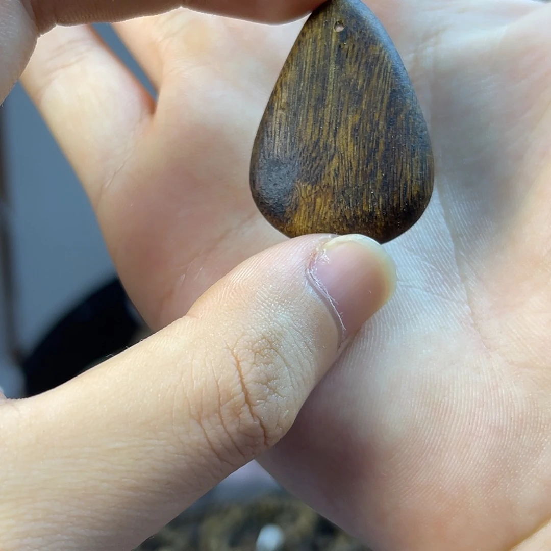 雨***舟沉香碎屑+奇楠水滴手机挂件