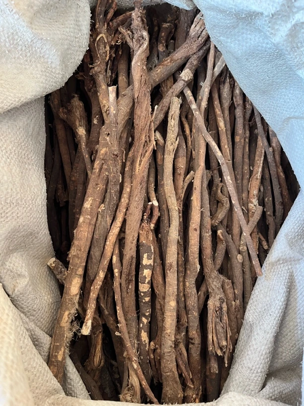 -高海拔生长野生黄芪棒整条切片适合泡酒煲汤