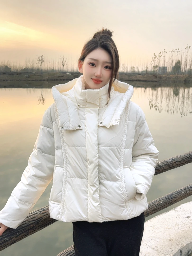 羽绒服女款爆款2025新款正品纯色连帽短款轻职风冬季韩版高级外套