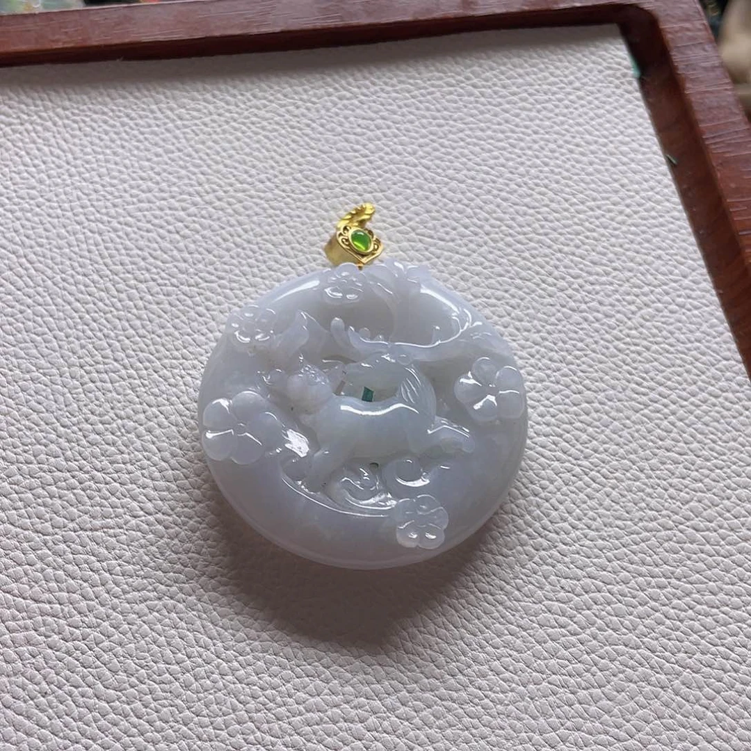 翡翠未镶嵌颈饰翡翠圆鹿牌