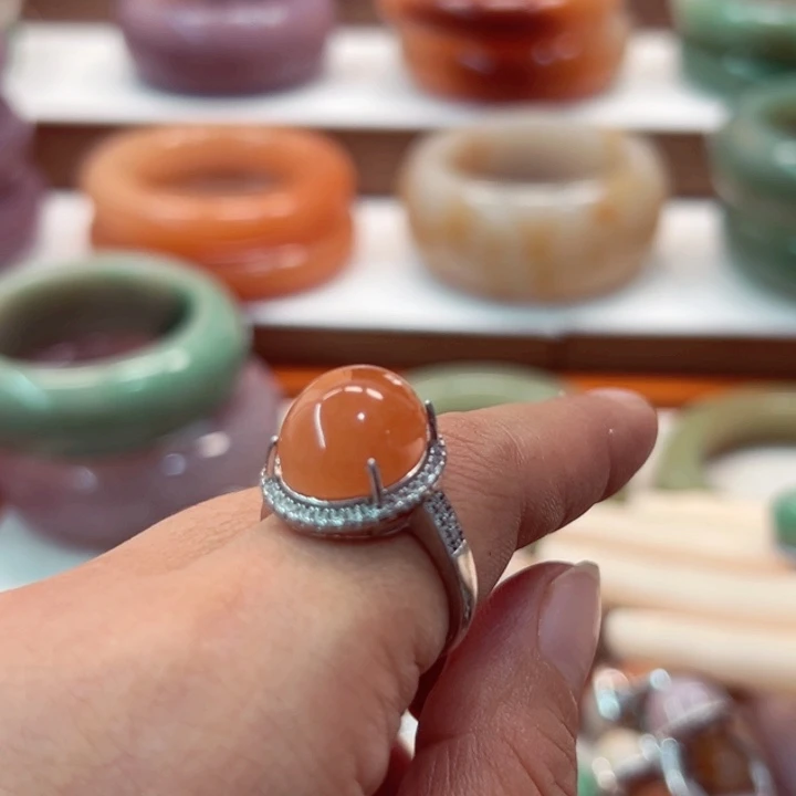 木***宝石英岩玉未镶嵌手镯