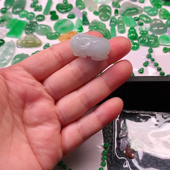 翡翠颈饰未镶嵌翡翠