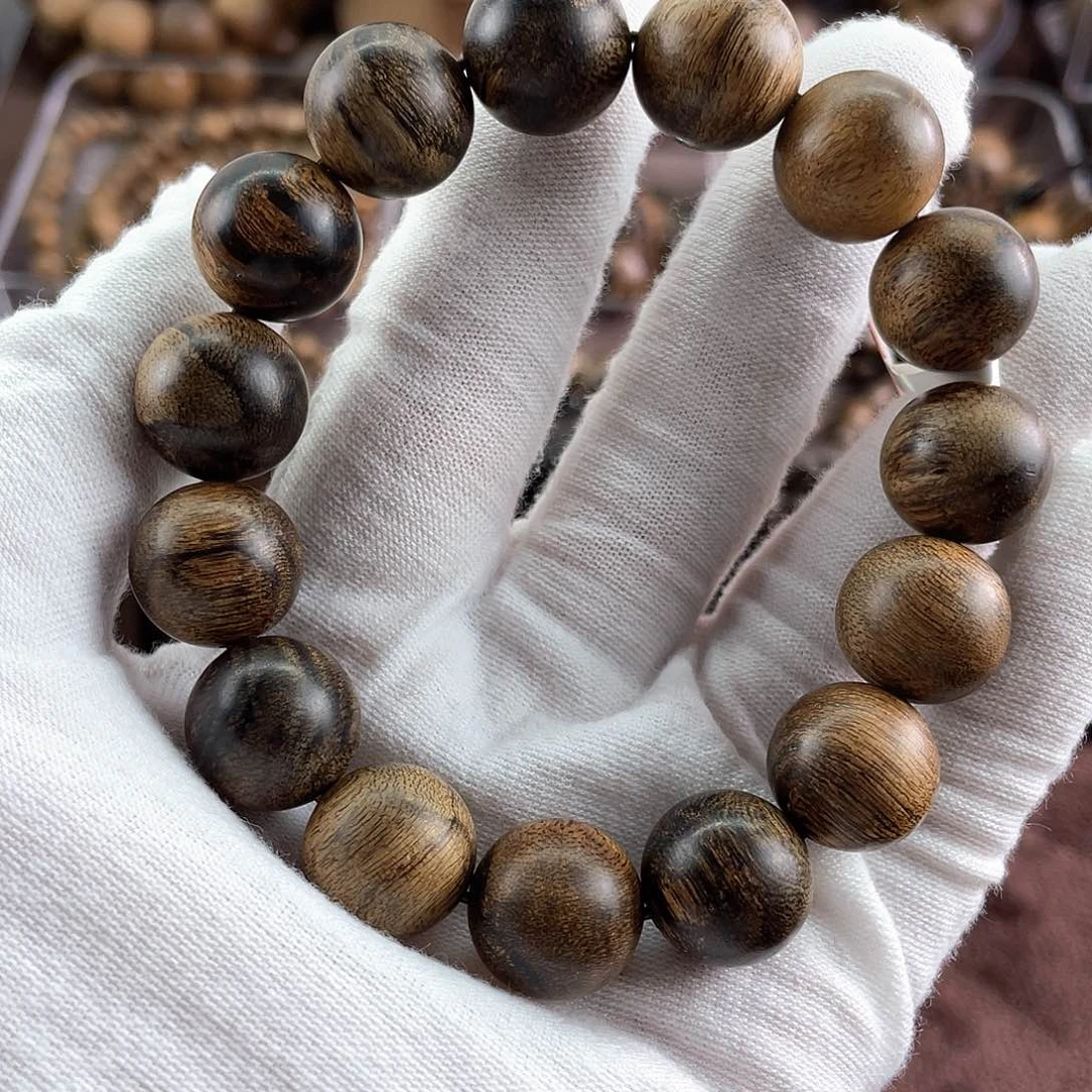 沉香手串今****?越南芽庄白棋虎斑留疤