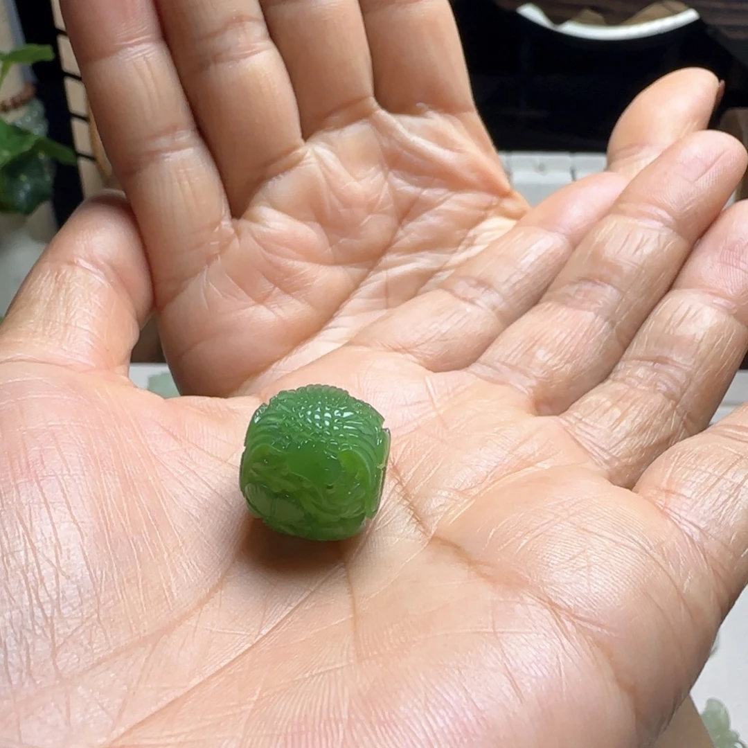 ****o和田玉未镶嵌颈饰