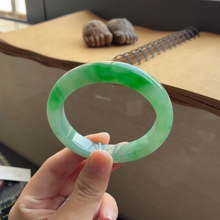翡翠未镶嵌手镯1745