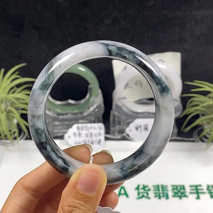 未镶嵌手镯翡翠94号。 59.2圈