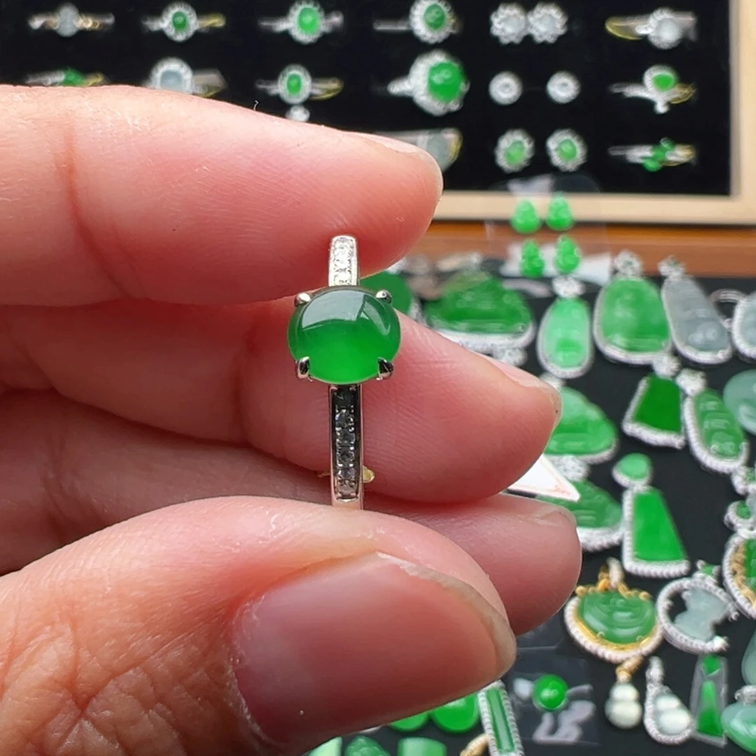 翡翠18K金镶嵌颈饰戒指