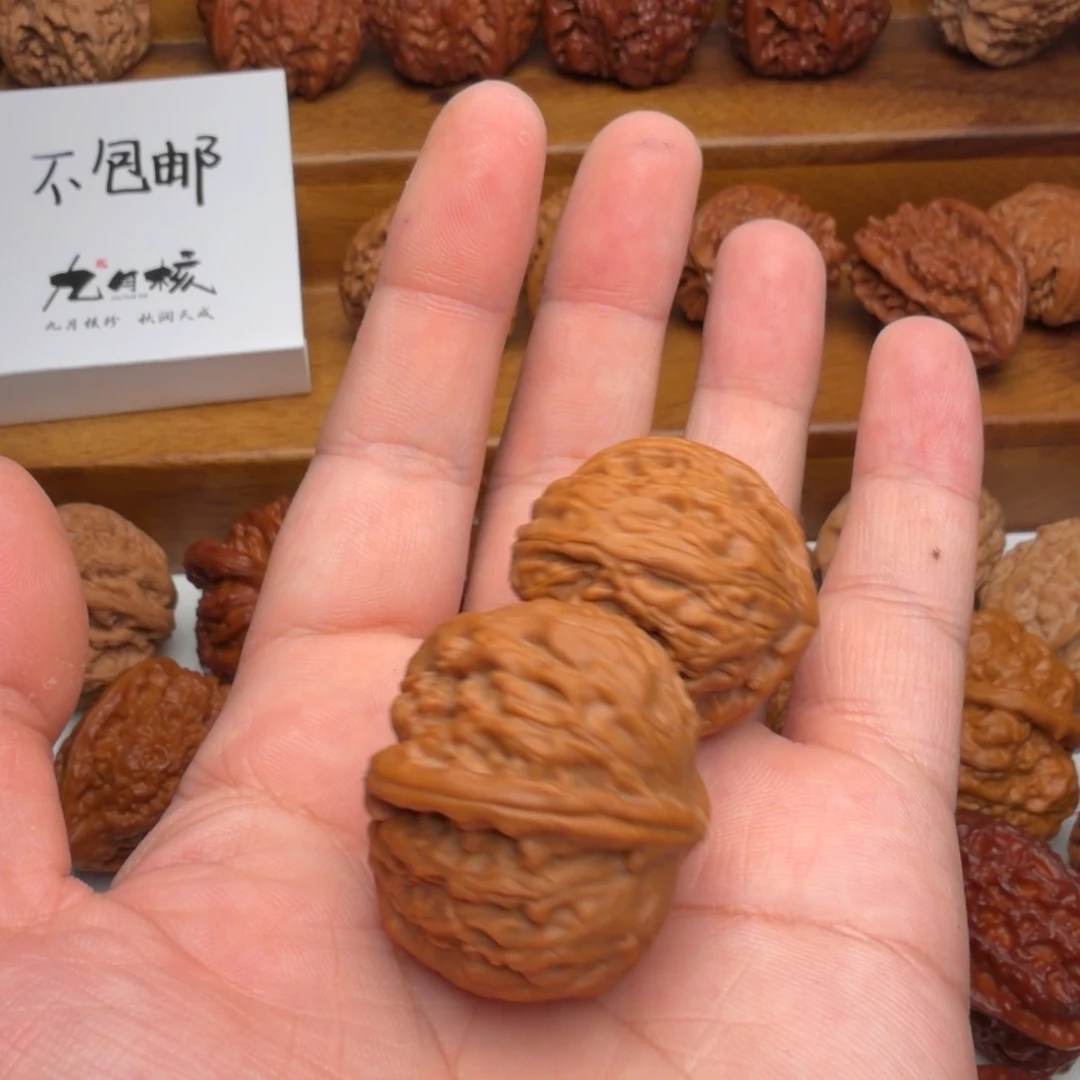 无***人桃核吊坠白狮子一对