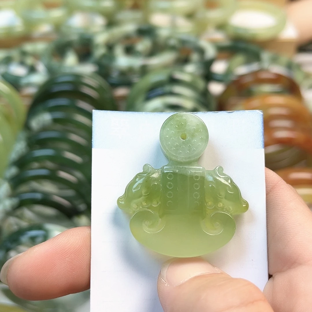 未镶嵌透闪石-蛇纹石玉手镯