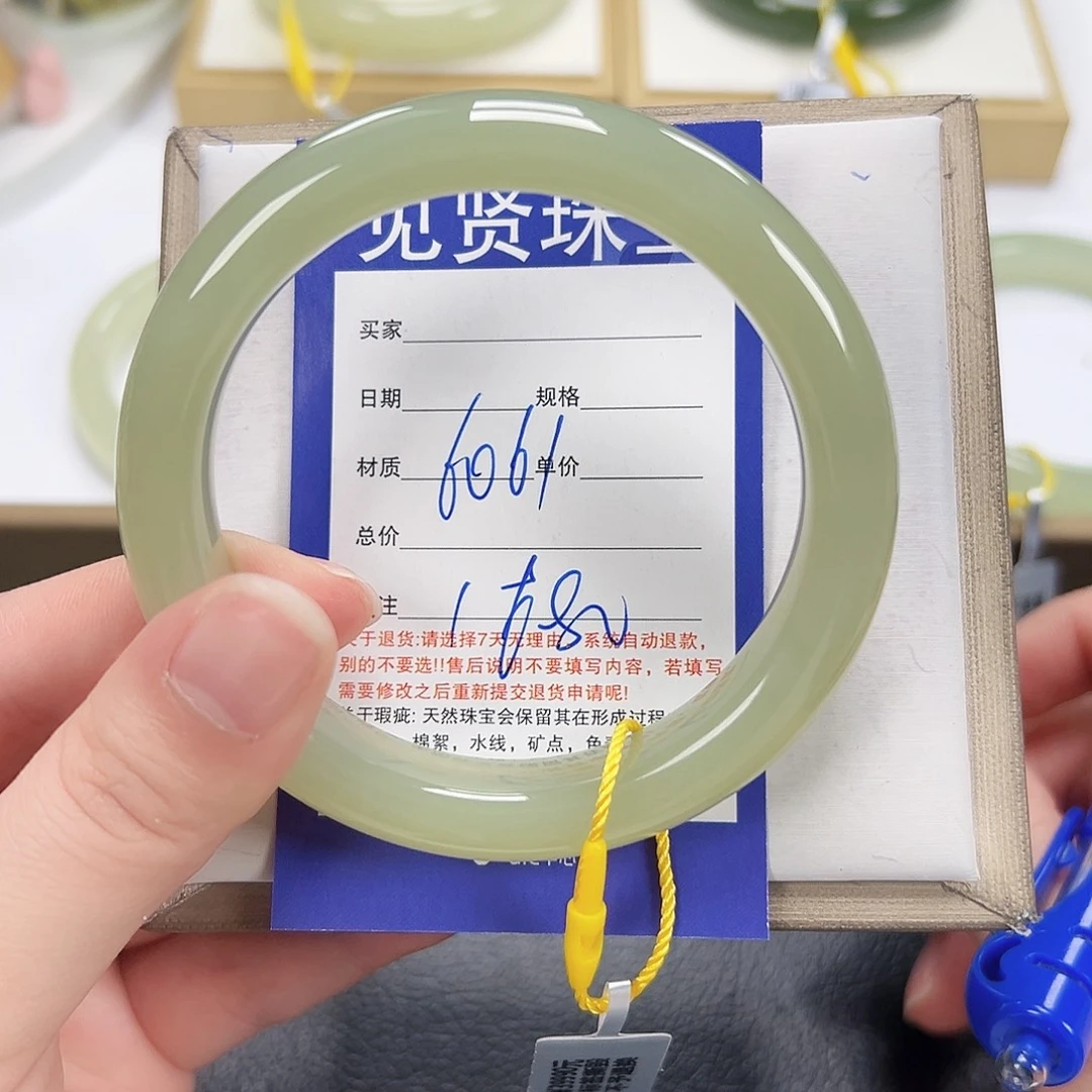 和田玉未镶嵌手镯