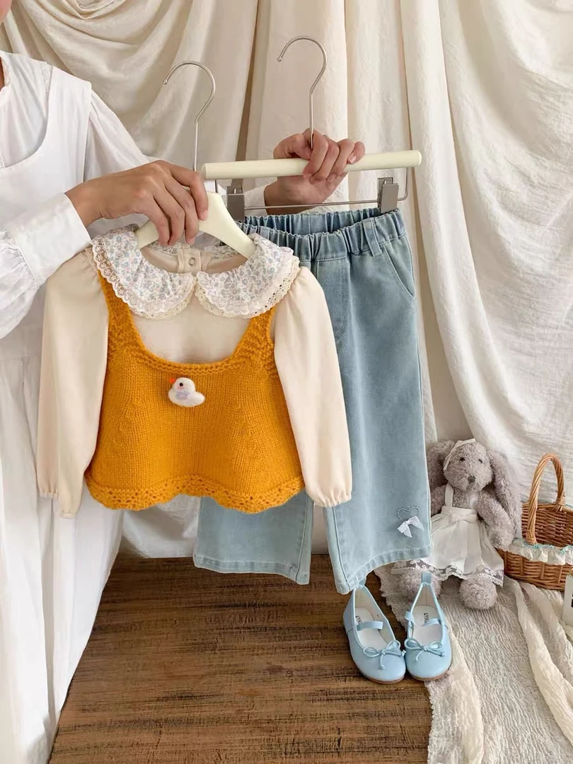 女童春秋款套装小黄鸭针织背心+碎花领衬衫+牛仔阔腿裤三件套