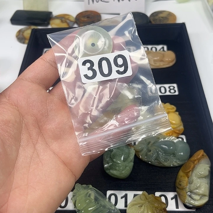 蛇纹石玉未镶嵌颈饰