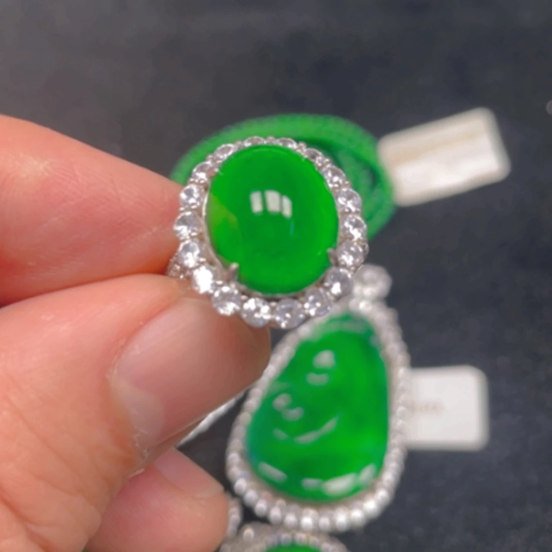 【闪购商品】颈饰银S925镶嵌翡翠戒指