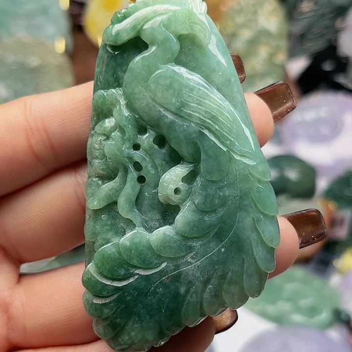 翡翠未镶嵌颈饰挂件