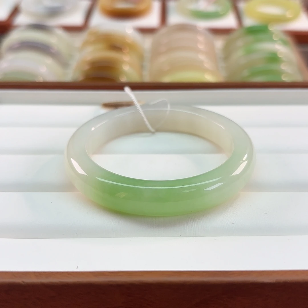 和田玉未镶嵌手镯【白底带翠】