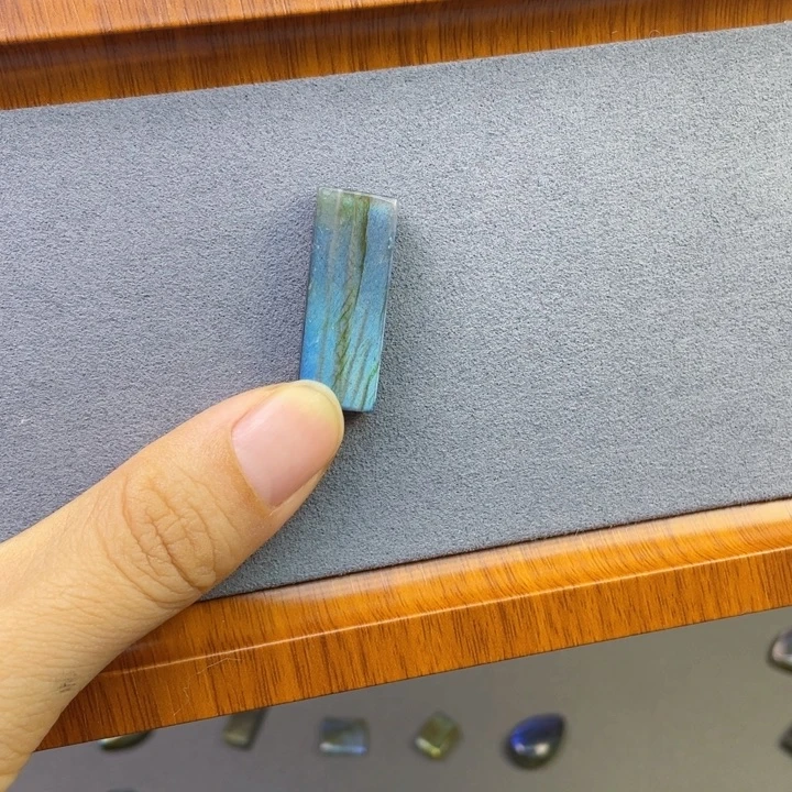 陆***六颈饰银S925镶嵌长石