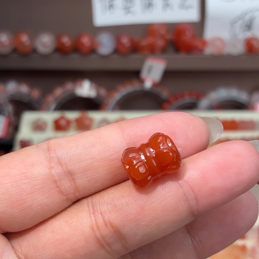 *****南红玛瑙未镶嵌川料并蒂莲