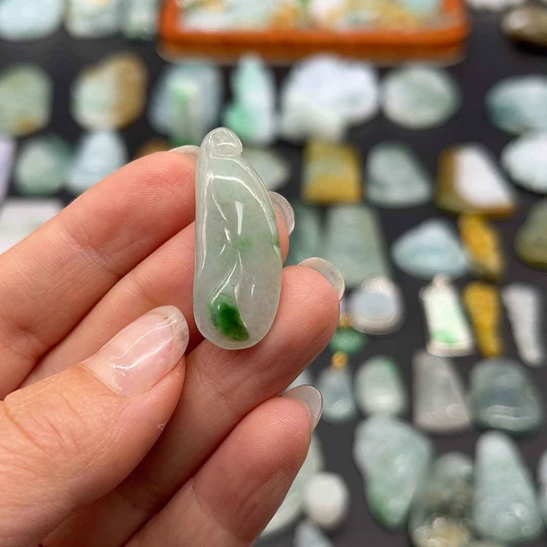 【闪购商品】翡翠颈饰未镶嵌玉兰花