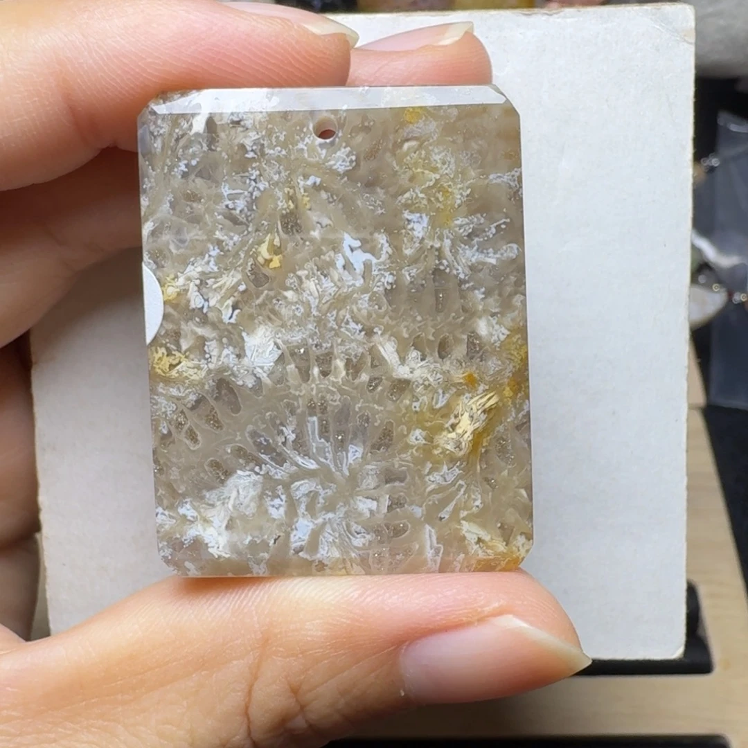 未镶嵌龙骨纹硅化玉