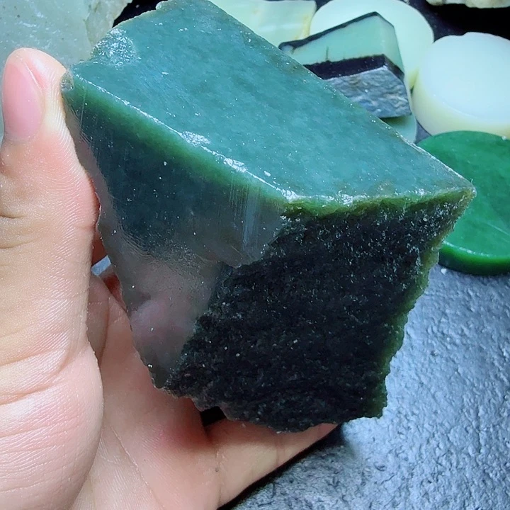 和田玉（糖玉）未镶嵌珠宝奇石