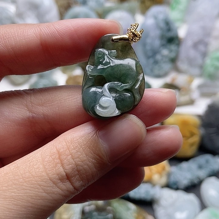 翡翠未镶嵌颈饰feic