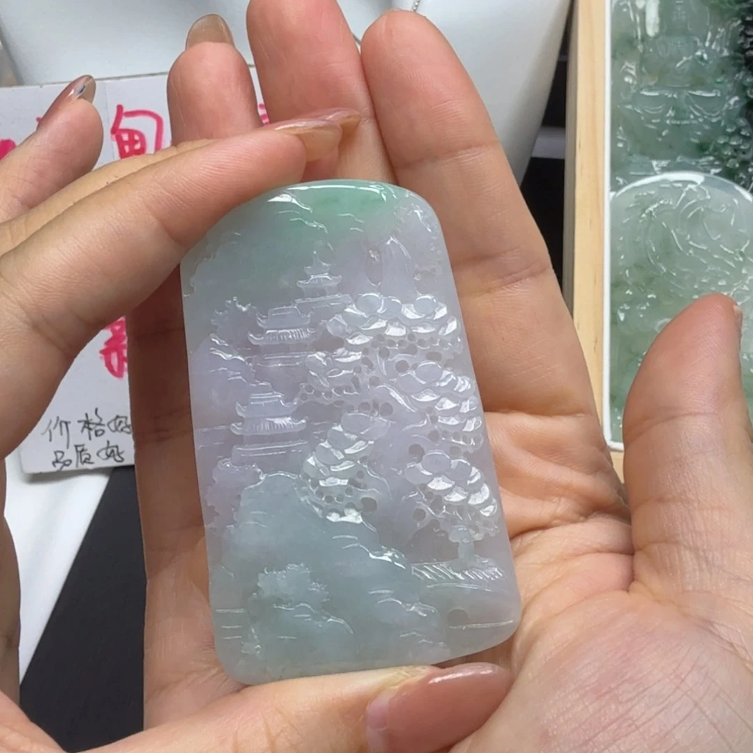 翡翠未镶嵌颈饰山水